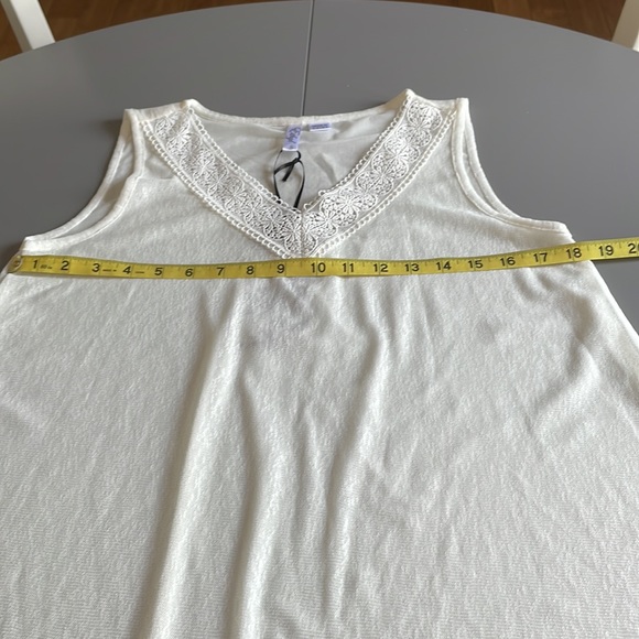 NWT Women’s sleeveless top off white size Small - Picture 4 of 9